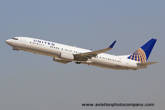 United Airlines Boeing 737-900ER N68811 (2014)