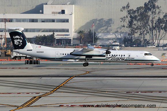 Alaska Airlines/Horizon DHC-8-400 N420QX at Los Angeles IAP (2014)