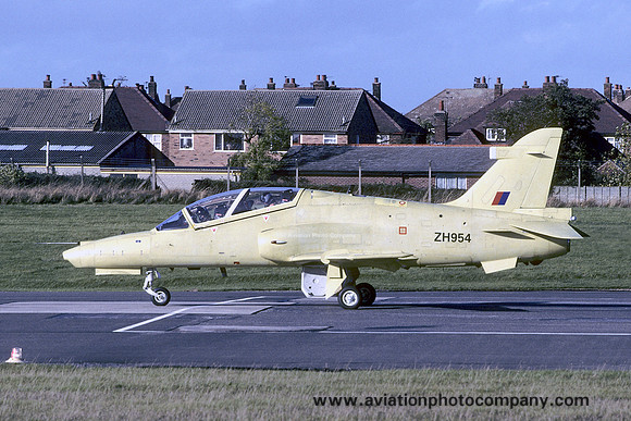 BAE Hawk 100 ZH954 at Warton (1995)