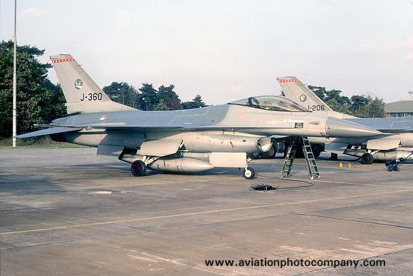 Dutch Air Force 313 Squadron General Dynamics F-16A Fighting Falcon J-360 (1990)