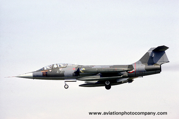 Italian Air Force 4 Stormo Lockheed TF-104G Starfighter MM54235/4-31 (1990)
