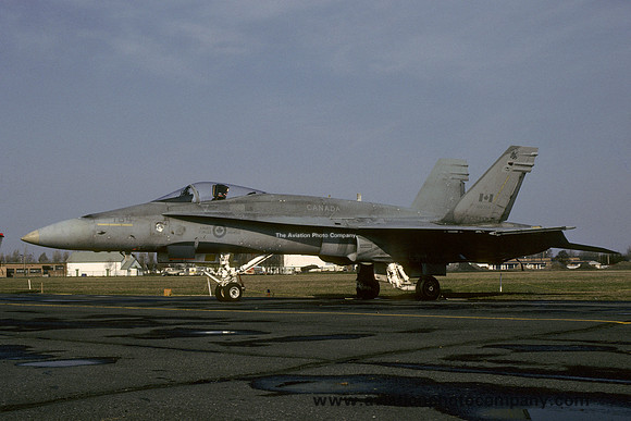 Canadian Air Force 433 Squadron McDonnell Douglas CF-188 Hornet 188784 (1989)