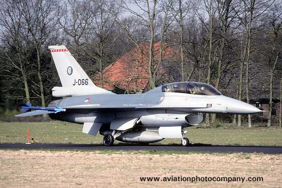 Dutch Air Force 315 Squadron General Dynamics F-16B Fighting Falcon J-066 (1990)