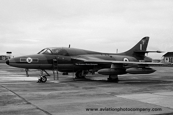 RAF 28 Squadron Hawker Hunter T.7 WV383/T (1967)