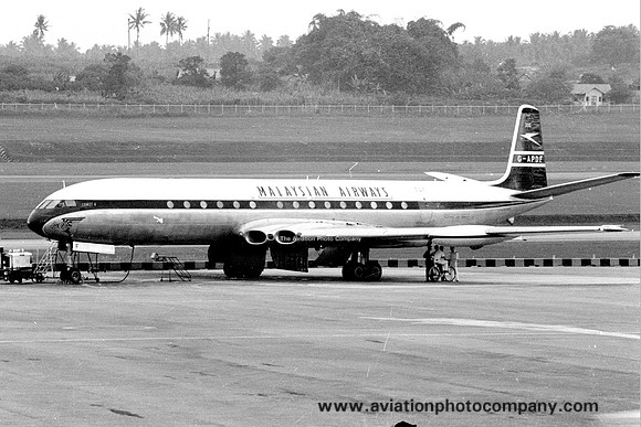 Malaysian Airways De Havilland Comet 4 G-APDF (1965)