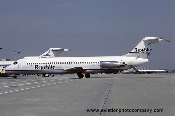 Republic Airlines Douglas DC-9-31 N912RW (1985)