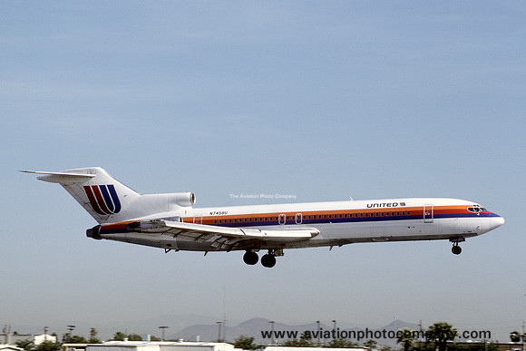 United Airlines Boeing 727-200 N7458U (1985)