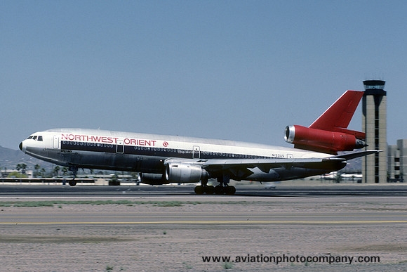 Northwest Orient Douglas DC-10-40 N153US (1985)
