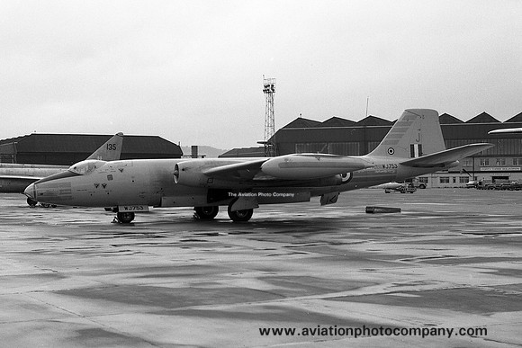 RAF 85 Squadron English Electric Canberra B.2 WJ753/J (1970)