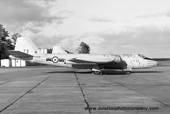 RAF 85 Squadron English Electric Canberra B.2 WJ640/F (1971)