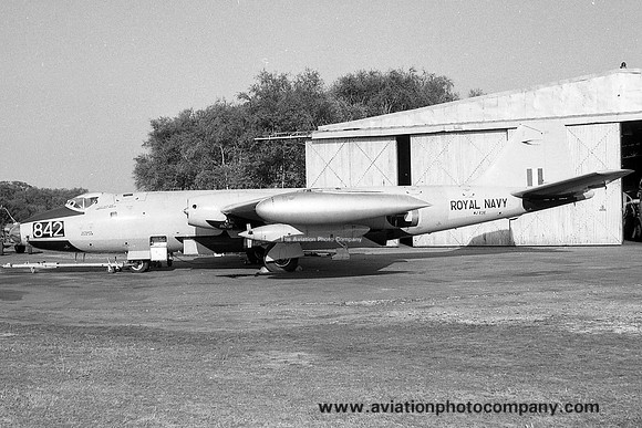 Royal Navy FRU English Electric Canberra TT.18 WJ636 (1972)