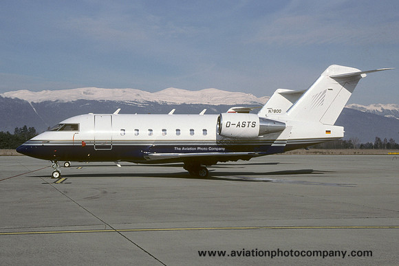 ACM Air Charter Bombardier Challenger 604 D-ASTS (2001)