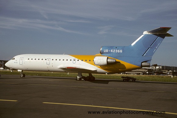 Yakolev Yak-42 UR-42366 (2000)