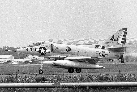 US Navy VA-12 Douglas A-4C Skyhawk 149856/AJ-410 (1970)