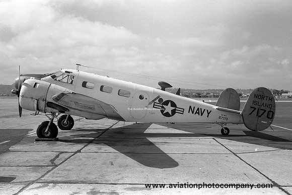 US Navy North Island Beech UC-45J Expeditor 67170 (1969)