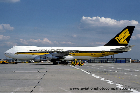 Singapore Airlines Boeing 747-212B 9V-SQO (1982)