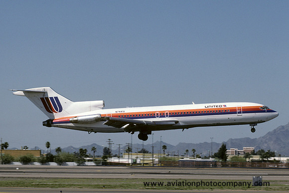 United Airlines Boeing 727-200 N7441U (1985)
