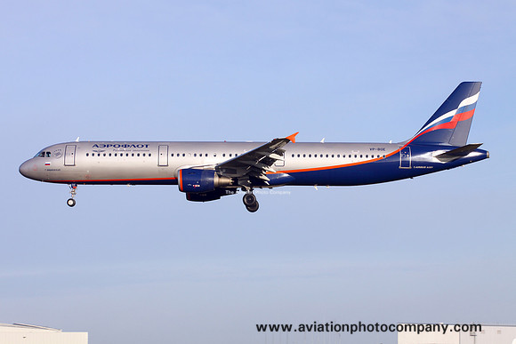 Aeroflot Airbus A321-200 VP-BOE at London Heathrow (2016)