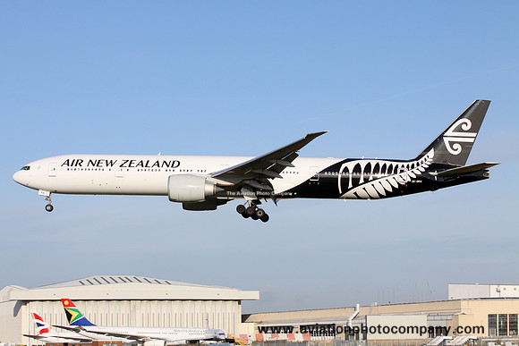 Air New Zealand Boeing 777-300ER ZK-OKN at London Heathrow (2016)