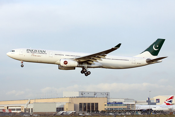 Pakistan International Airlines Premier Airbus A330-300 4R-ALN at London Heathrow (2016)