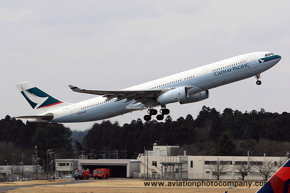 Cathay Pacific Airbus A330-300 B-LBF at Tokyo Narita (2015)