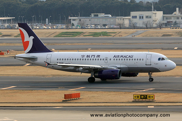 Air Macau Airbus A319-100 B-MAK at Tokyo Narita (2015)