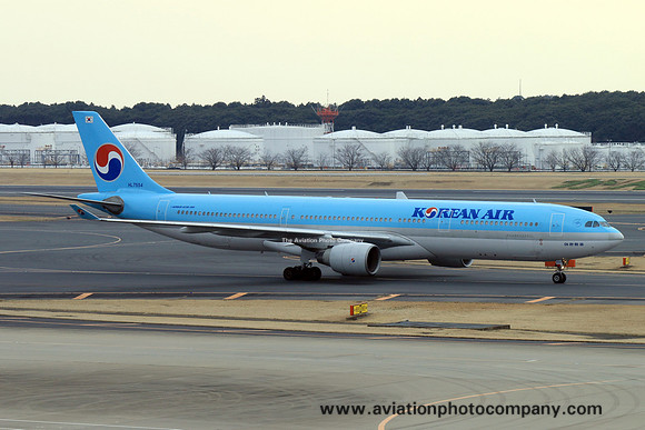 Korean Air Airbus A330-300 HL7554 at Tokyo Narita (2015)