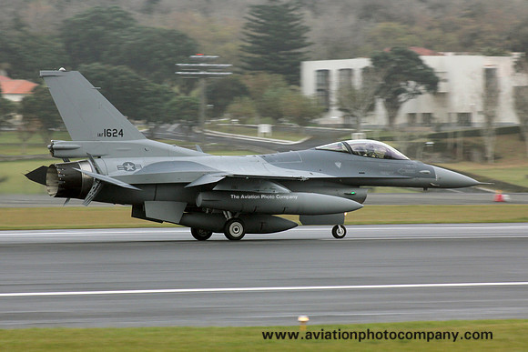 Iraqi Air Force General Dynamics F-16C Fighting Falcon IAF1624 on delivery at Lajes (2016)