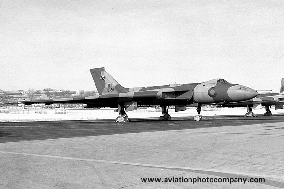 RAF 35 Squadron Avro Vulcan B.2 XL359 (1982)