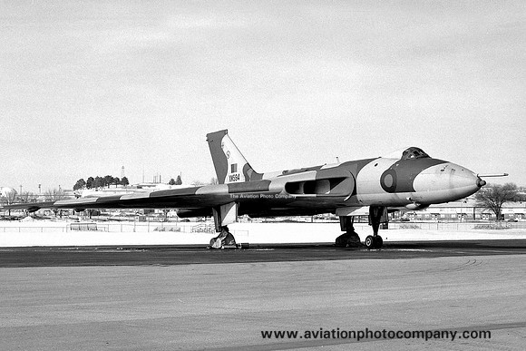 RAF 44 Squadron Avro Vulcan B.2 XM594 (1982)