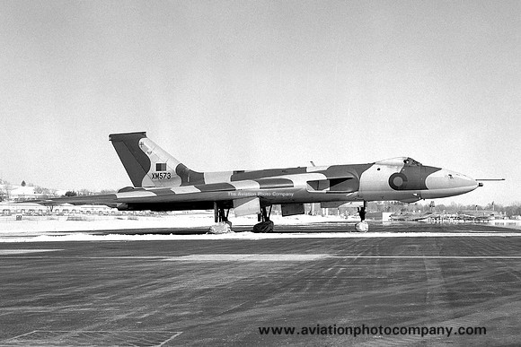 RAF 9 Squadron Avro Vulcan B.2 XM573 (1982)