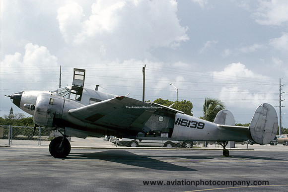 Beech D18S N16139 (1993)