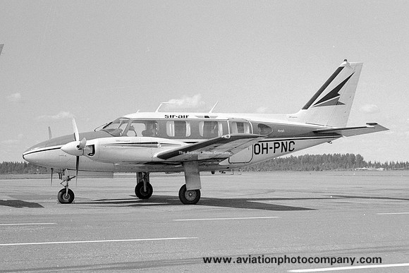 Sir Air Piper PA-31-310 Navajo OH-PNC (1972)