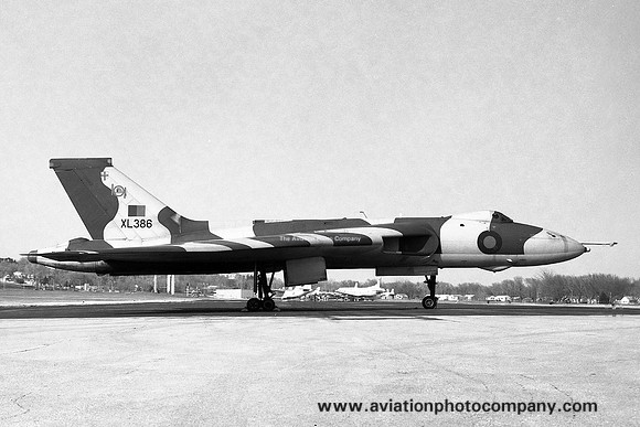 RAF 101 Squadron Avro Vulcan B.2 XL386 (1982)