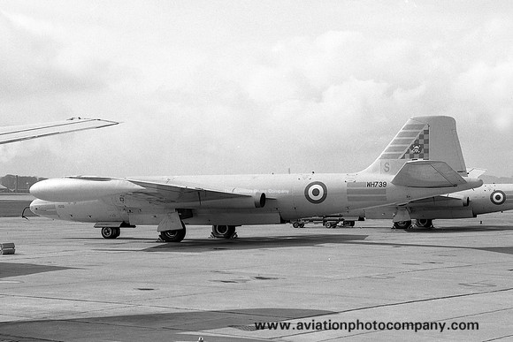 RAF 100 Squadron English Electric Canberra B.2 WH739/S (1972)