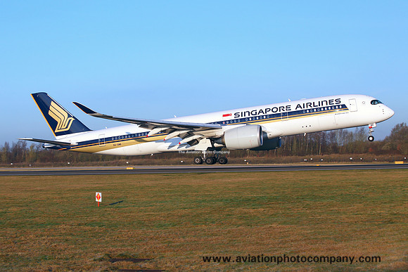 Singapore Airlines Airbus A350-900 9V-SMB at Manchester IAP (2017)