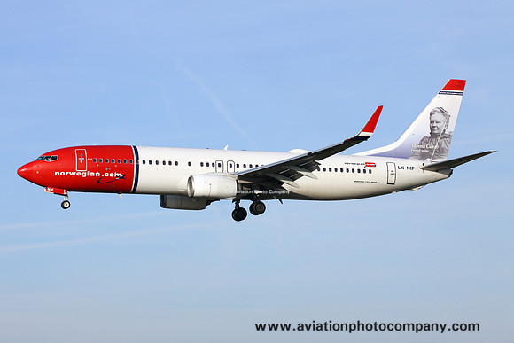 Norwegian Air Shuttle Boeing 737-800 LN-NIF at Manchester (2017)