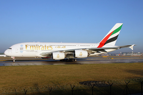 Emirates Airbus A380-800 A6-EEA at Manchester (2017)