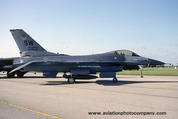 USAF 363 TFW General Dynamics F-16C Fighting Falcon 83-0102/SW (1985)
