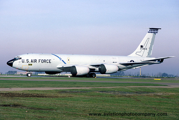 USAF 384 ARW Boeing KC-135R Stratotanker 57-1483 at RAF Mildenhall (1987)