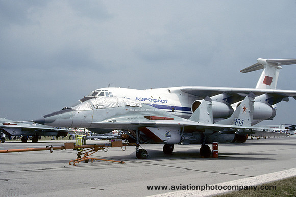 Russian Air Force Mikoyan MiG-29UB 304 (1990)