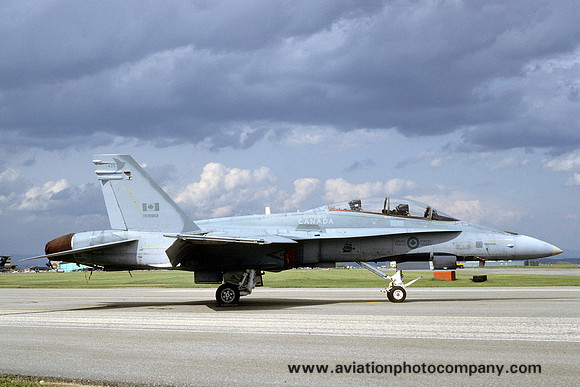 Canadian Air Force 425 Squadron McDonnell Douglas CF-188B Hornet 188912 (1990)