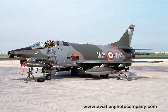 Italian Air Force 32 Stormo FIAT G-91Y MM6460/32-05 (1989)