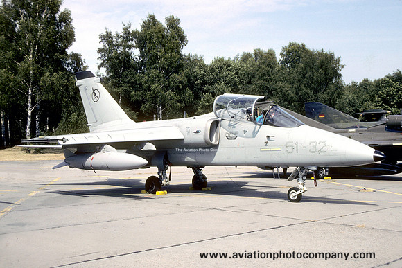 Italian Air Force 51 Stormo Aeritalia AMX MM7099/51-32 (1990)