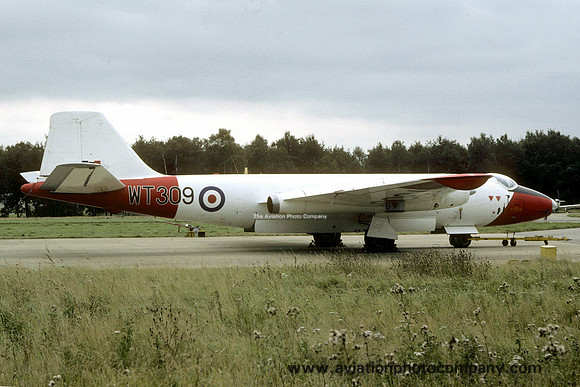 Royal Aircraft Establishment English Electric Canberra B(I).8 WT309 (1980)