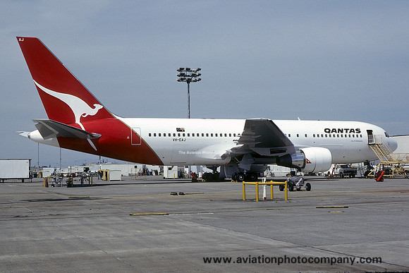 Qantas Boeing 767-238ER VH-EAJ (1985)