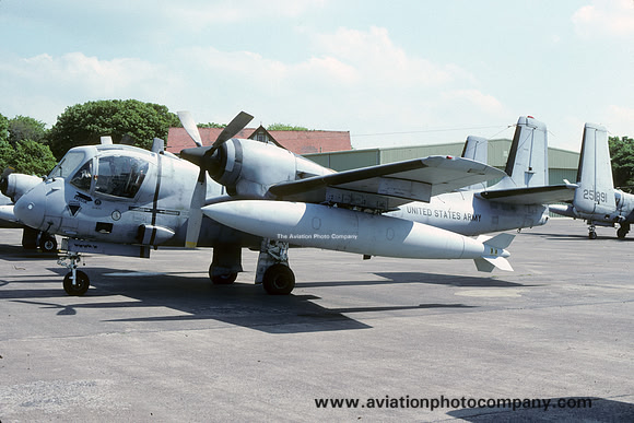 US Arrmy 2 MIB Grumman OV-1D Mohawk 62-5891 (1991)