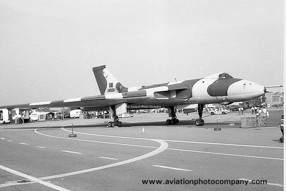 RAF 50 Squadron Avro Vulcan B.2 XM569 (1982)
