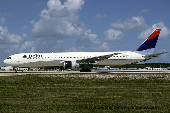 Delta Airlines Boeing 767-432ER N832MH (2000)