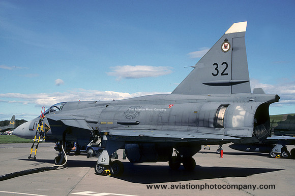 Swedish Air Force F13 SAAB Viggen JA-37 37412/32 (1990)